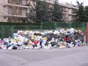 Napoli: in pochi pagano la tassa sui rifiuti