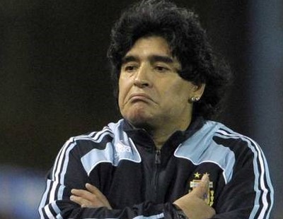 Debito fiscale: orecchini Maradona all'asta su eBay