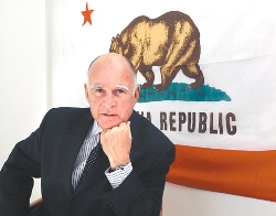 California: il governatore Brown punta al referendum fiscale