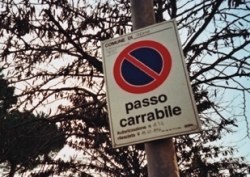 Passi carrabili: il Friuli dice no alla tassa